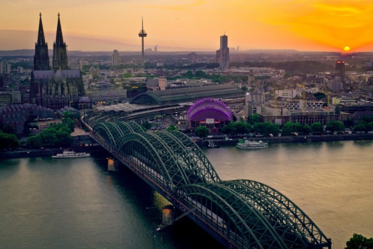 Wie tief ist der Rhein in Köln?