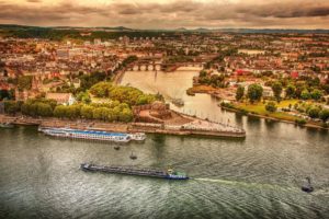 Wie breit ist der Rhein in Köln?