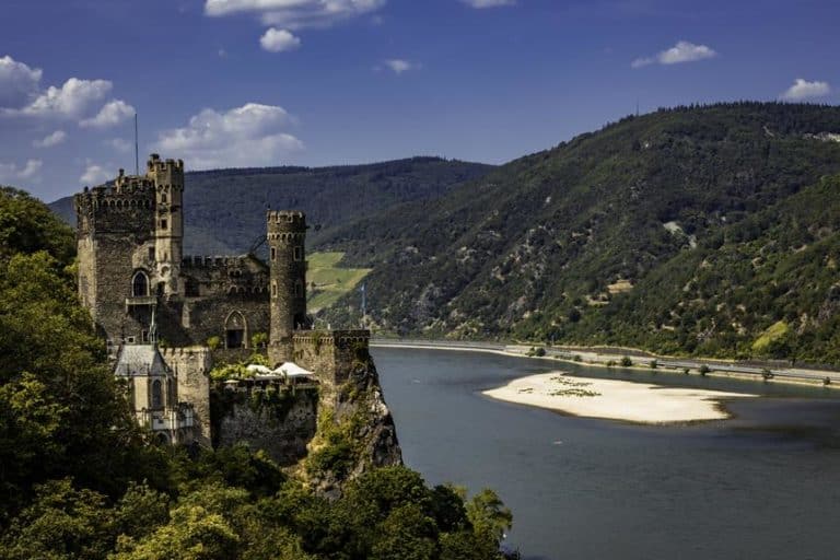 Rheinfluss-Träumerei: Entdecke Deutschlands malerische Gewässer